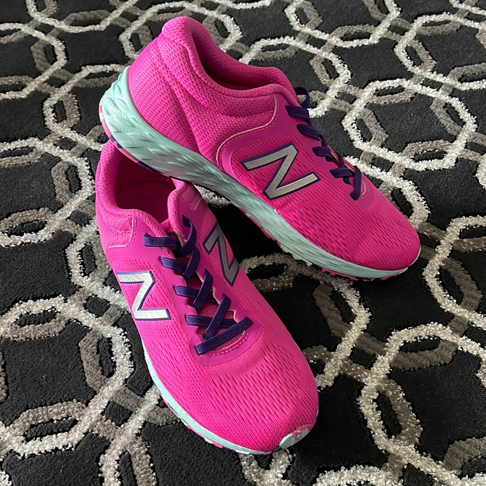 New balance no tie tennis shoes